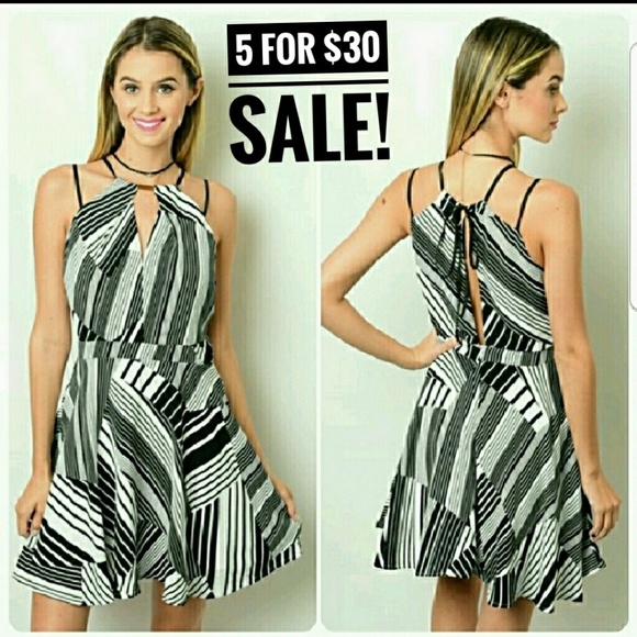 Chupchick Dresses & Skirts -  Black & White zigzag dress (ONLY S)